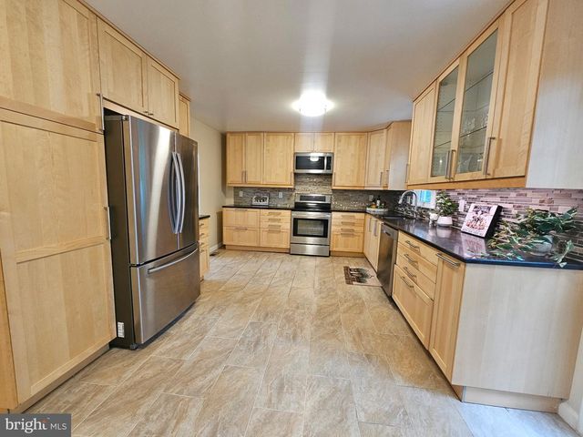 3 CASTLE CLIFF CT, Silver Spring, MD 20904