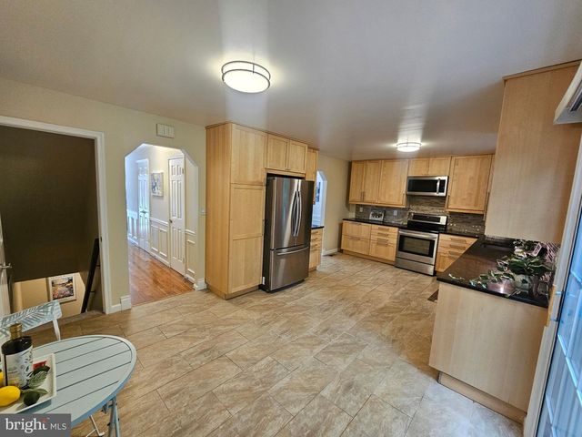 3 CASTLE CLIFF CT, Silver Spring, MD 20904