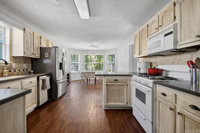 1712 Eagle Point Way, Benton, AR 72015