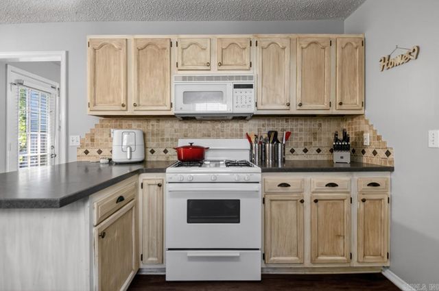 1712 Eagle Point Way, Benton, AR 72015