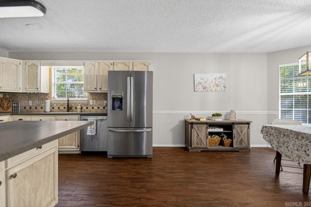 1712 Eagle Point Way, Benton, AR 72015