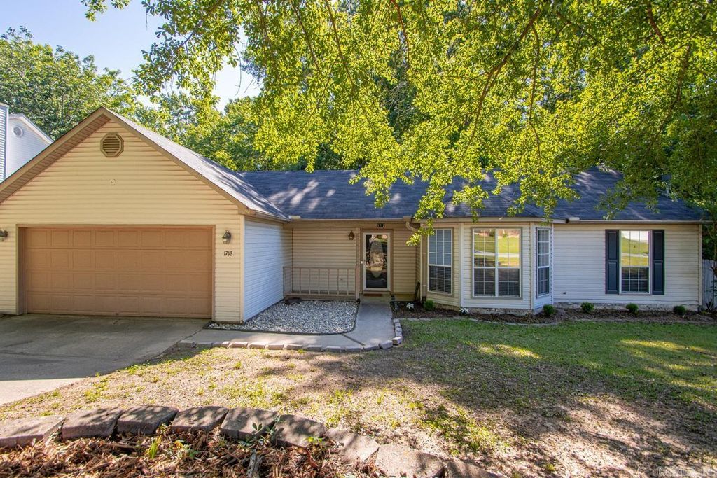 1712 Eagle Point Way, Benton, AR 72015