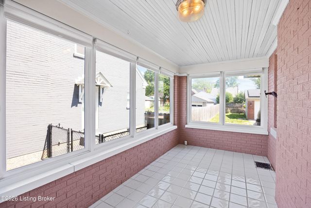 139 S Crestmoor Ave, Louisville, KY 40206