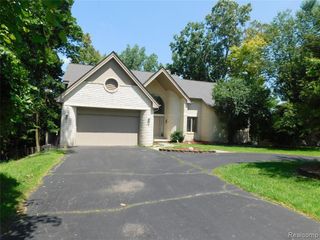 5918 Glen Eagles Drive, West Bloomfield, MI 48323