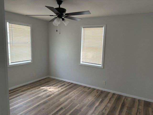606 W 4th ST, Taylor, TX 76574