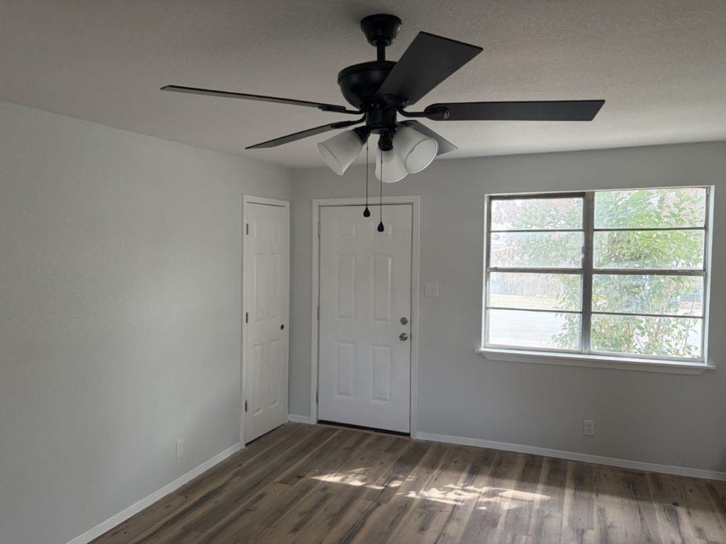 606 W 4th ST, Taylor, TX 76574