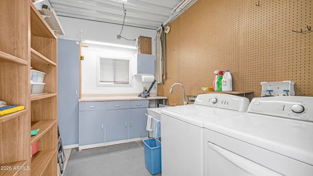 43 Iron Ore Drive, Apache Junction, AZ 85119