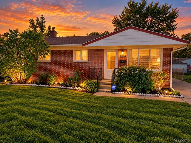 26731 Roberta Street, Roseville, MI 48066