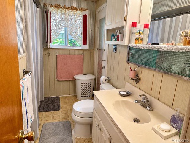 26731 Roberta Street, Roseville, MI 48066
