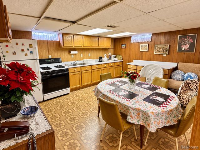 26731 Roberta Street, Roseville, MI 48066