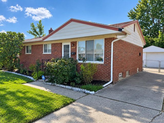 26731 Roberta Street, Roseville, MI 48066