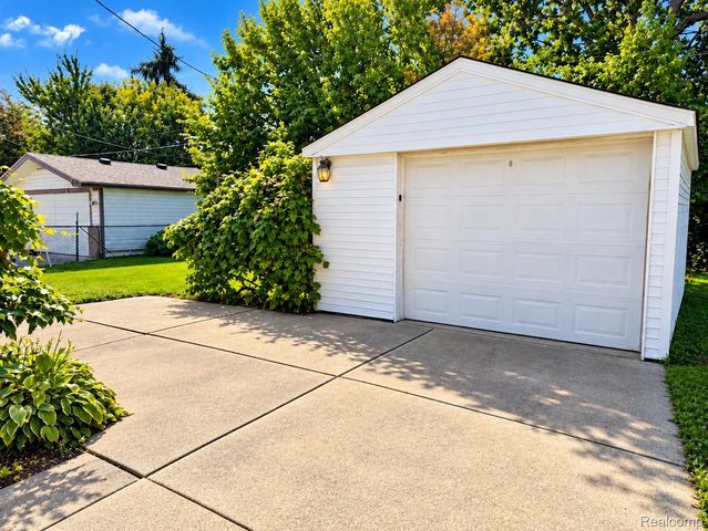 26731 Roberta Street, Roseville, MI 48066