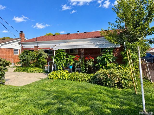 26731 Roberta Street, Roseville, MI 48066