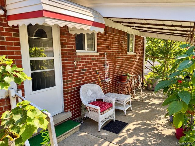 26731 Roberta Street, Roseville, MI 48066