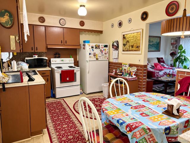 26731 Roberta Street, Roseville, MI 48066