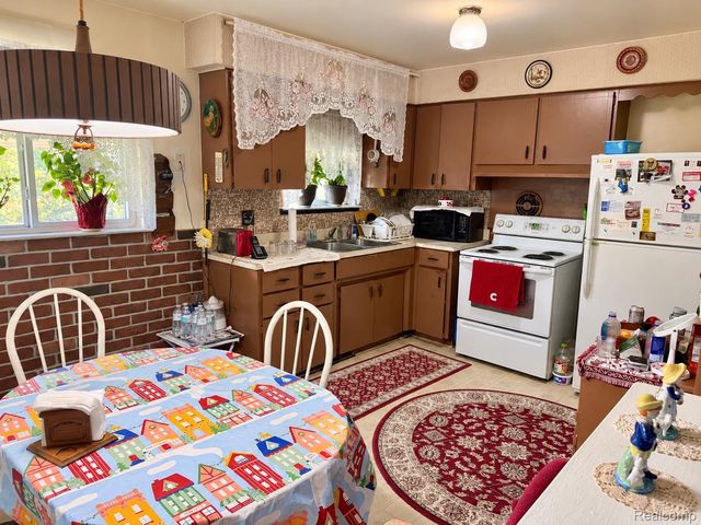 26731 Roberta Street, Roseville, MI 48066