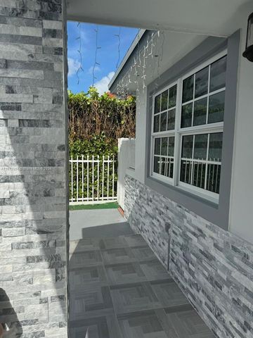 734 E 39th St, Hialeah, FL 33013
