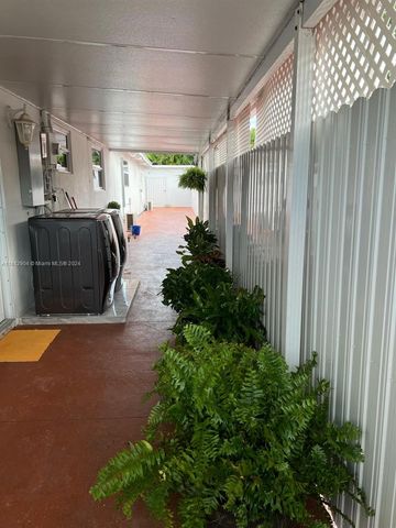 734 E 39th St, Hialeah, FL 33013
