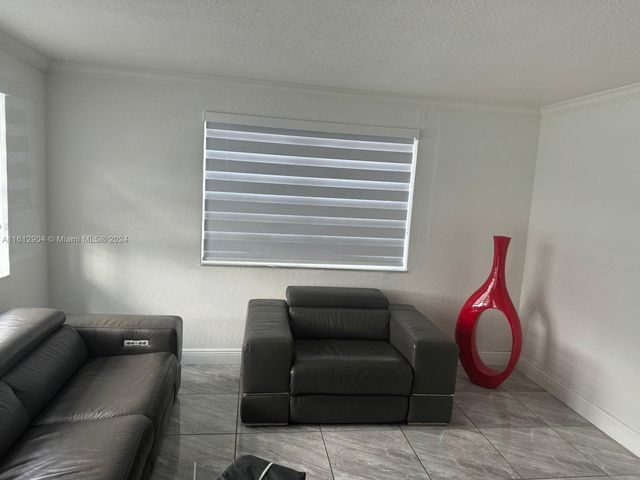 734 E 39th St, Hialeah, FL 33013