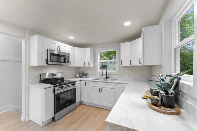 825 CROOKS STREET, Green Bay, WI 54301
