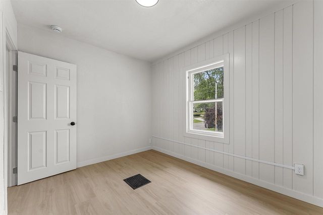825 CROOKS STREET, Green Bay, WI 54301