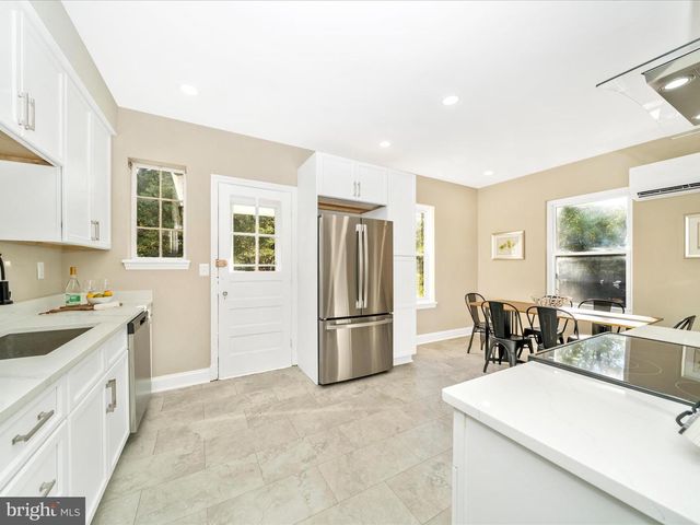 8203 GREENWOOD AVE, Takoma Park, MD 20912