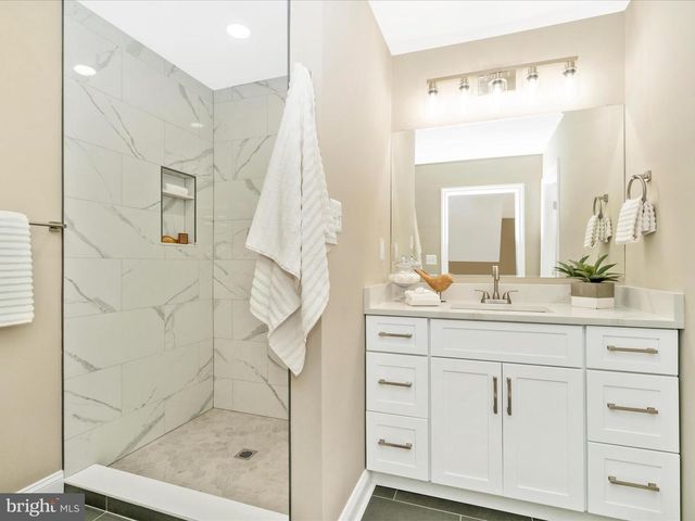 8203 GREENWOOD AVE, Takoma Park, MD 20912