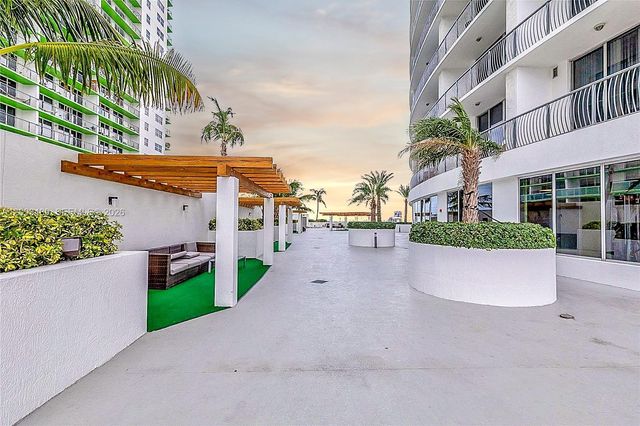 1750 N Bayshore Dr 3809, Miami, FL 33132