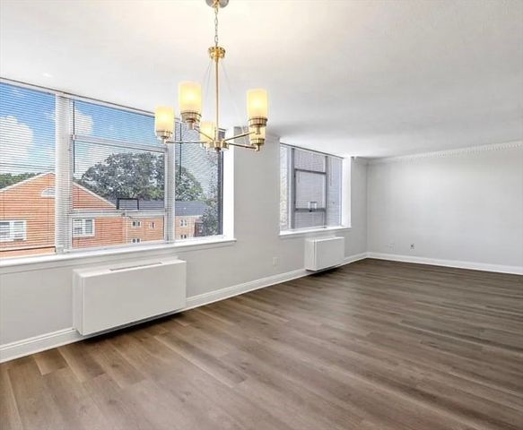 20 Hammond Pond Parkway 305, Newton, MA 02467