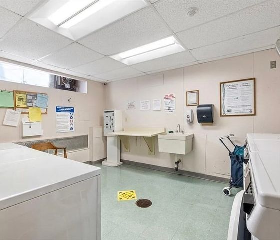 20 Hammond Pond Parkway 305, Newton, MA 02467