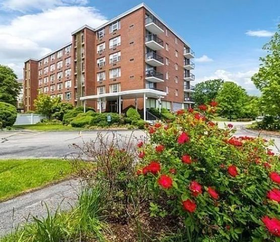 20 Hammond Pond Parkway 305, Newton, MA 02467