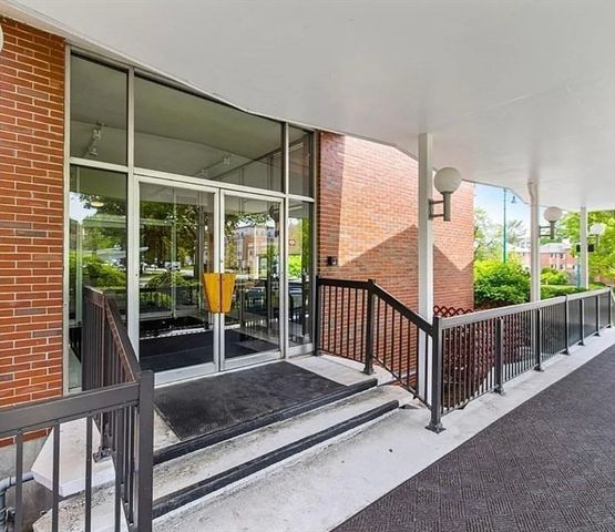 20 Hammond Pond Parkway 305, Newton, MA 02467