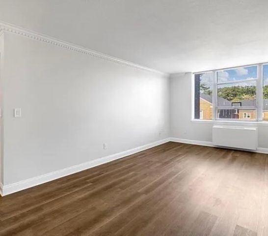 20 Hammond Pond Parkway 305, Newton, MA 02467