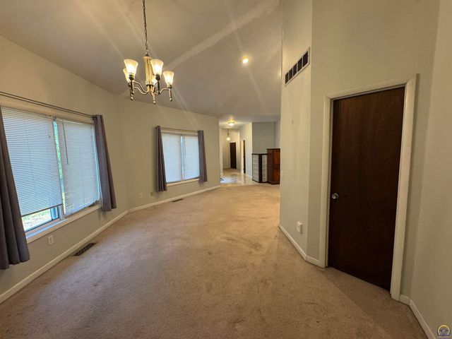 4504 SW Moundview DR, Topeka, KS 66610