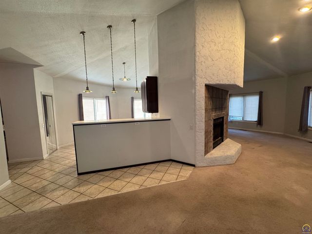 4504 SW Moundview DR, Topeka, KS 66610