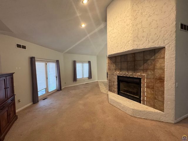 4504 SW Moundview DR, Topeka, KS 66610