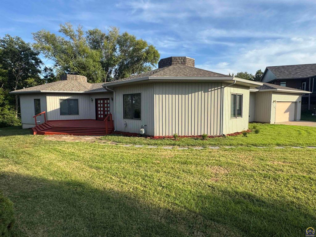 4504 SW Moundview DR, Topeka, KS 66610