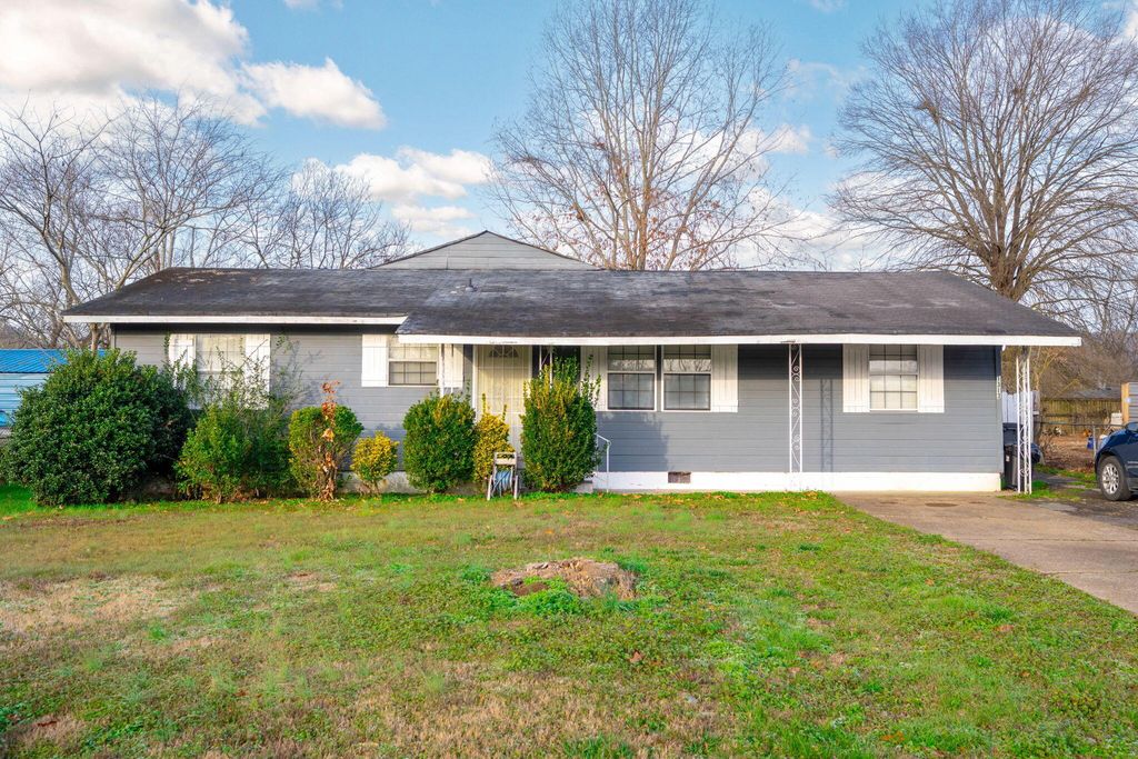 1313 E Sherry Drive, Rossville, GA 30741