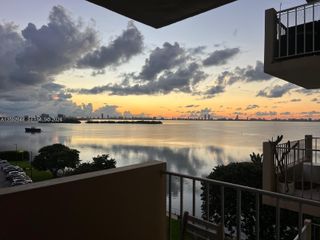 880 NE 69th St 6R, Miami, FL 33138