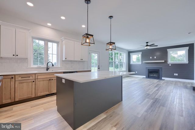 2012 MELODY LN, Lancaster, PA 17601