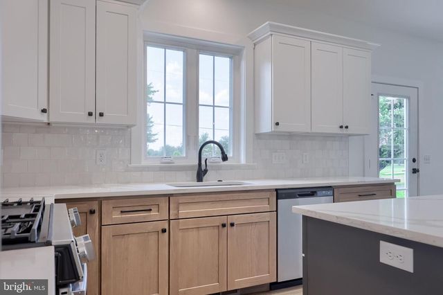 2012 MELODY LN, Lancaster, PA 17601