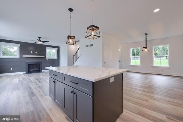 2012 MELODY LN, Lancaster, PA 17601