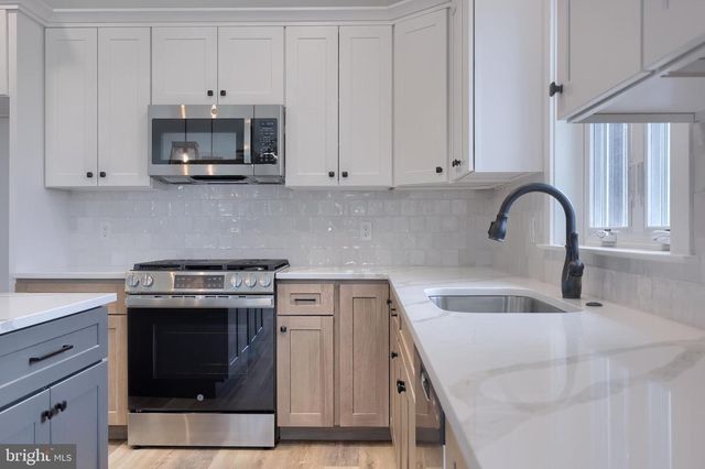 2012 MELODY LN, Lancaster, PA 17601