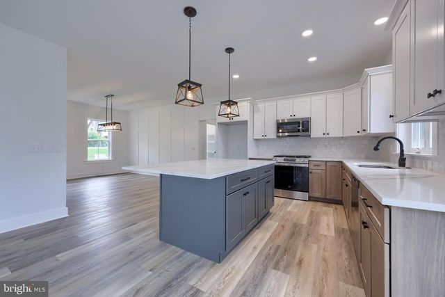 2012 MELODY LN, Lancaster, PA 17601