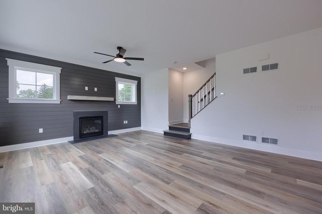 2012 MELODY LN, Lancaster, PA 17601