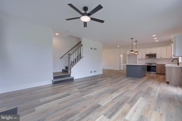 2012 MELODY LN, Lancaster, PA 17601