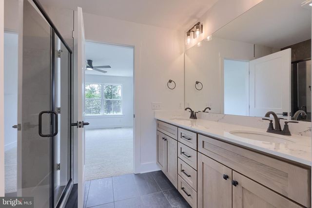 2012 MELODY LN, Lancaster, PA 17601