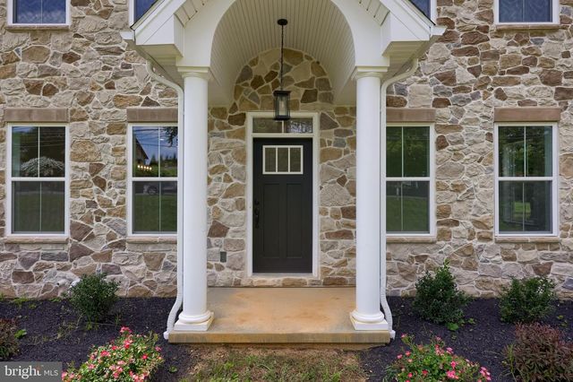 2012 MELODY LN, Lancaster, PA 17601