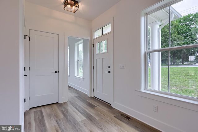 2012 MELODY LN, Lancaster, PA 17601