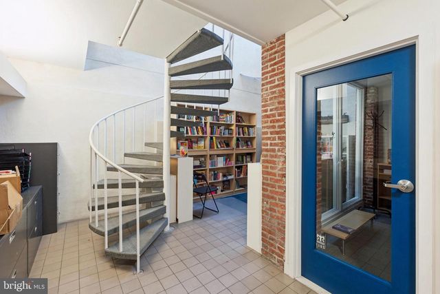 215 CHURCH ST, Philadelphia, PA 19106